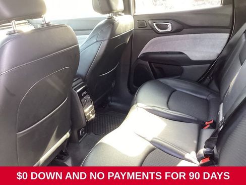 Used 2025 Jeep Compass Latitude w/ Sun & Sound Group AWD/4WD image 8
