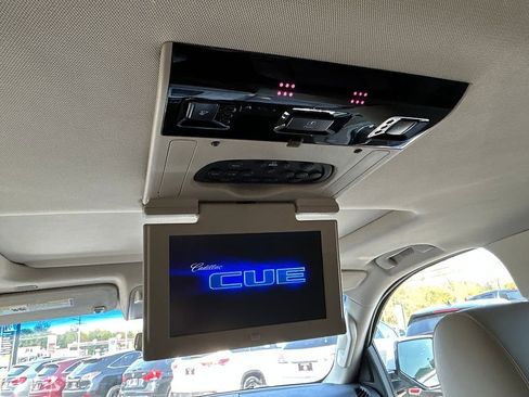 Used 2018 Cadillac Escalade Luxury AWD/4WD image 42