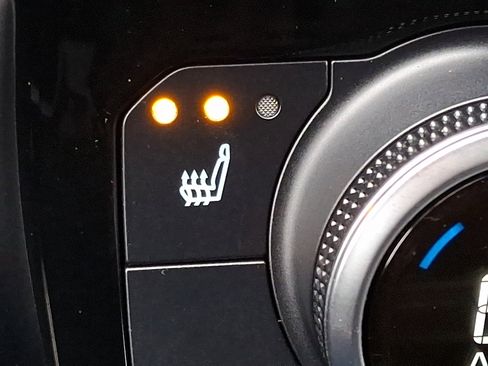 Used 2021 Toyota Highlander XLE image 25