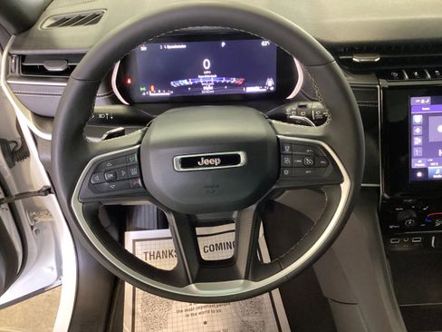 Used 2024 Jeep Grand Cherokee Altitude image 22