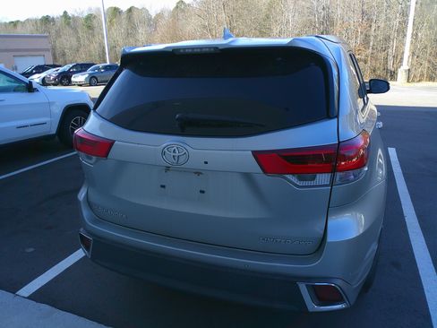 Used 2019 Toyota Highlander Limited Platinum image 8