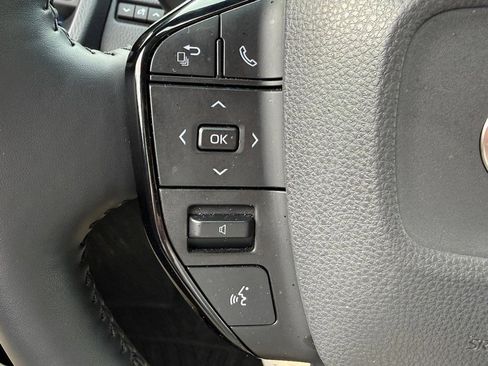 Used 2025 Toyota Prius XLE image 18