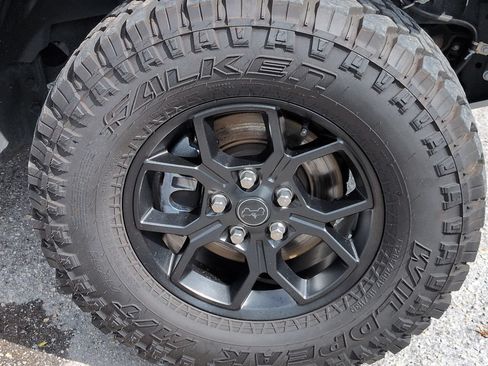 Used 2023 Jeep Gladiator Mojave AWD/4WD image 11
