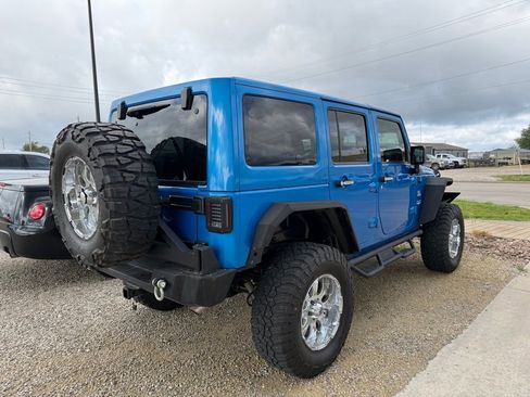 Used 2015 Jeep Wrangler Unlimited Sahara w/ Max Tow Package AWD/4WD image 3