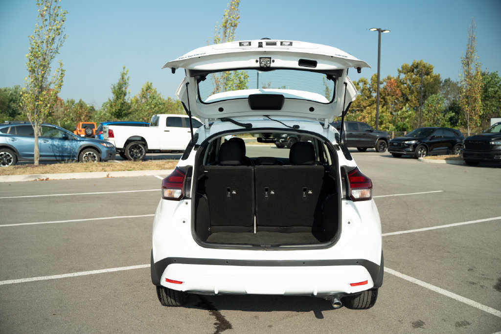 Used 2023 Nissan Kicks SV w/ Interior Electronics Package FWD image 18