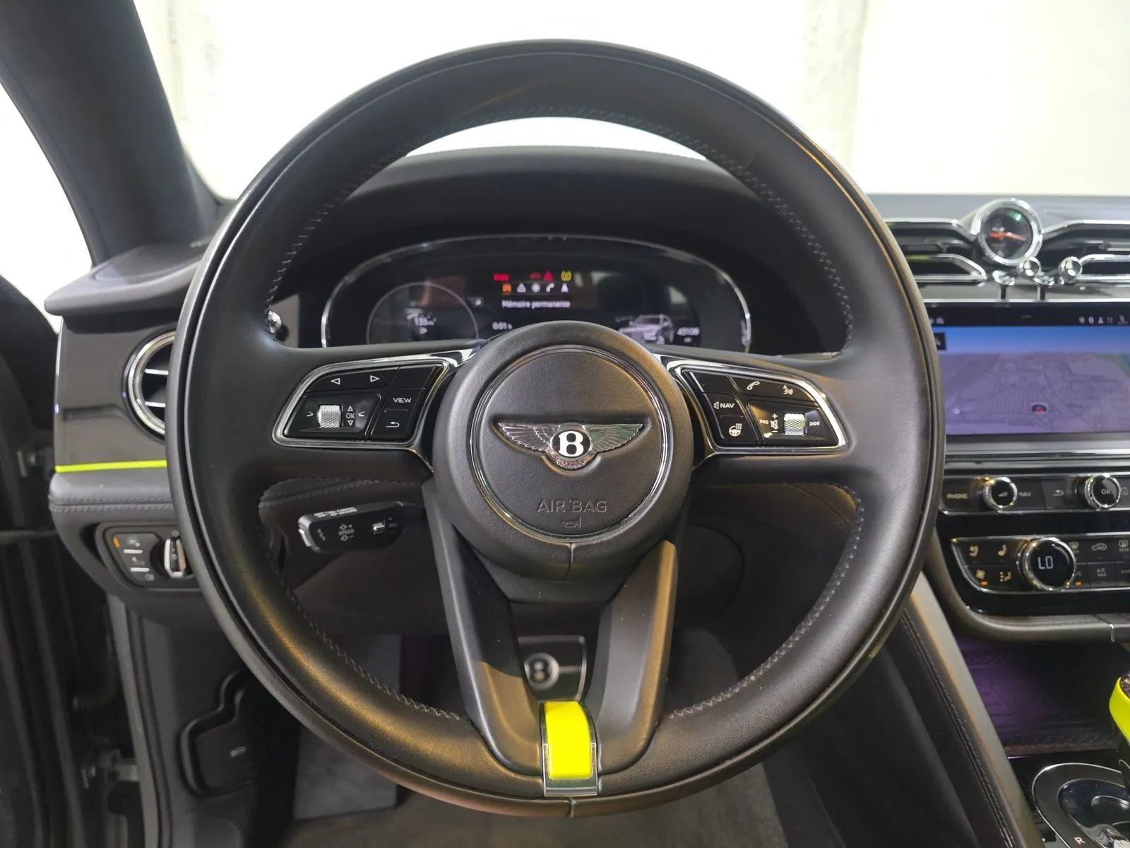 Used 2023 Bentley Bentayga AWD/4WD image 3