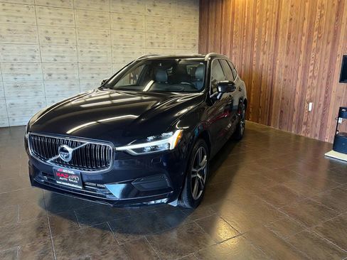 Used 2018 Volvo XC60 T6 Momentum w/ Convenience Package image 3