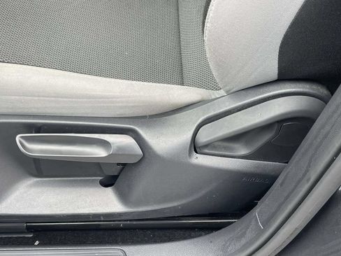 Certified 2023 Volkswagen Taos S FWD image 18