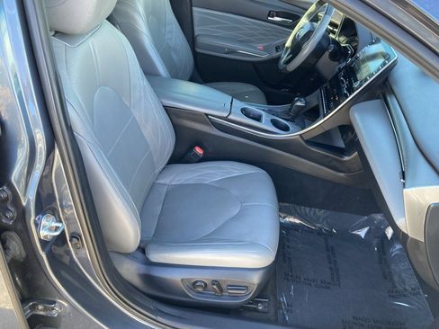 Used 2022 Toyota Avalon Limited image 36