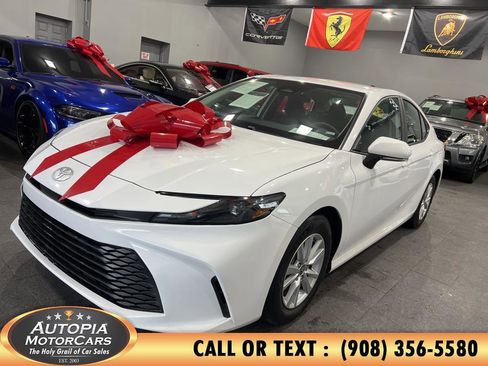 Used 2025 Toyota Camry LE image 2