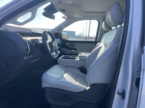 Used 2025 Ford Expedition Platinum image 10