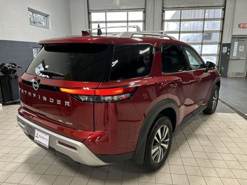 Certified 2024 Nissan Pathfinder SL image 43