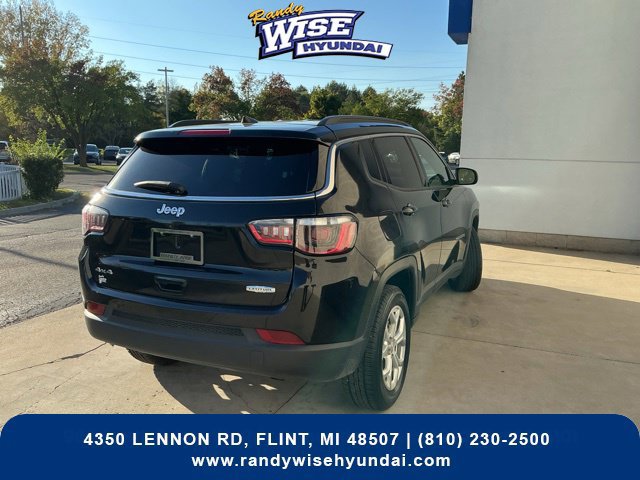 Used 2024 Jeep Compass Latitude AWD/4WD image 11