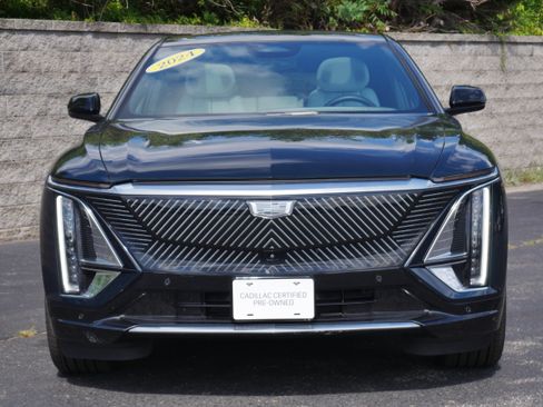 Used 2024 Cadillac Lyriq Luxury AWD/4WD image 2