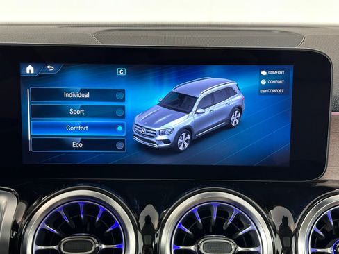 Used 2022 Mercedes-Benz GLB 250 4MATIC image 25