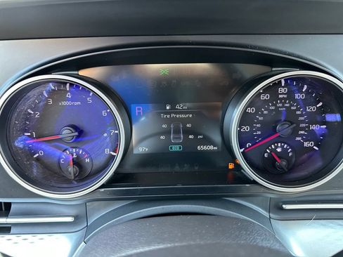 Used 2023 Kia Carnival LX FWD image 18