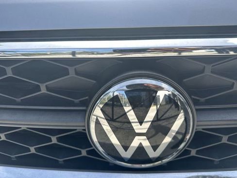 Used 2024 Volkswagen Taos SE FWD image 10
