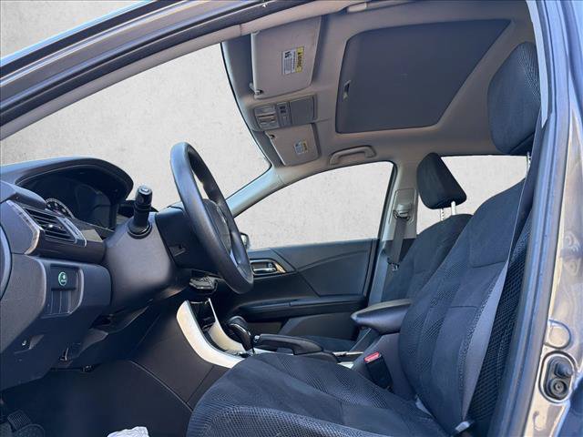 Used 2017 Honda Accord EX image 11