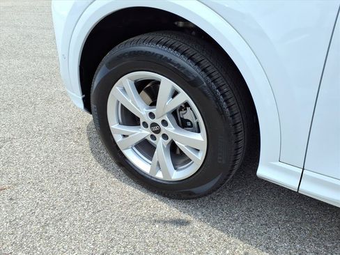 Certified 2025 Audi Q5 Premium w/ Convenience Package AWD/4WD image 9