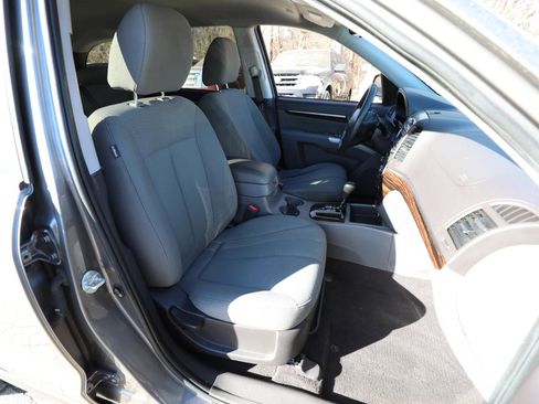 Used 2010 Hyundai Santa Fe GLS image 9