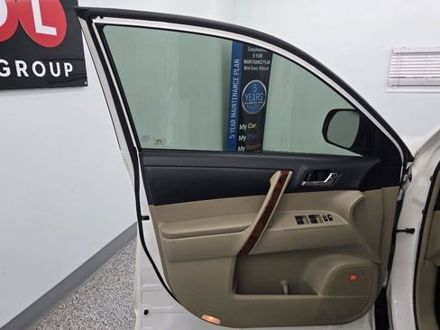 Used 2013 Toyota Highlander Limited FWD image 16