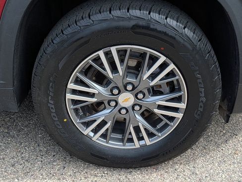 Used 2024 Chevrolet Traverse LT AWD/4WD image 11