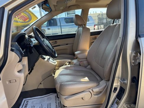 Used 2007 Kia Rondo EX w/ Premium Pkg image 10