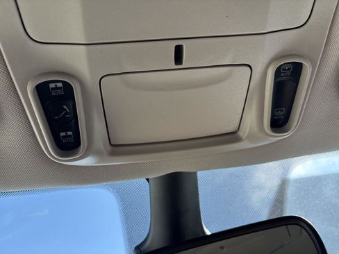 Used 2023 Chrysler Pacifica Limited FWD image 26