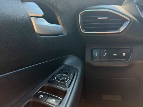 Used 2019 Hyundai Santa Fe SE FWD image 18