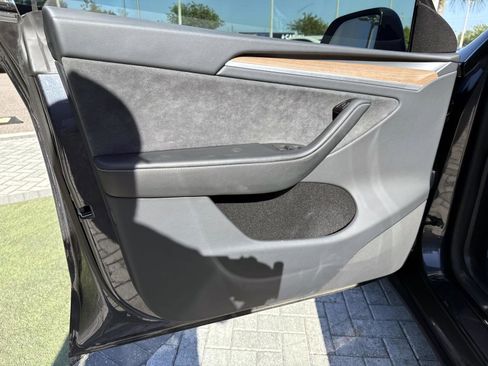 Used 2024 Tesla Model Y Performance AWD/4WD image 18