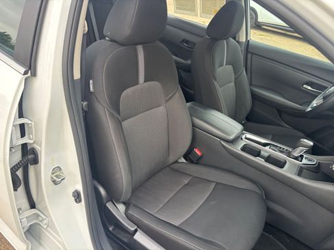 Used 2025 Nissan Sentra SV FWD image 34