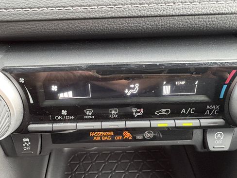 Used 2022 Toyota RAV4 LE AWD/4WD image 22