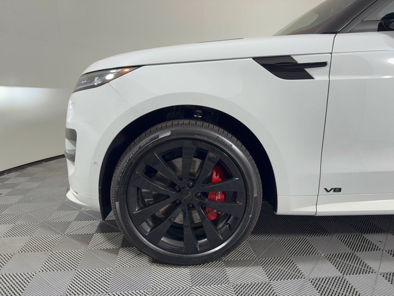 New 2026 Land Rover Range Rover Sport Dynamic SE AWD/4WD image 13