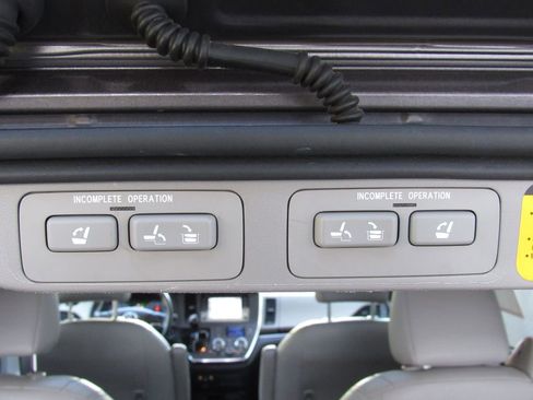 Certified 2018 Toyota Sienna Limited Premium image 24