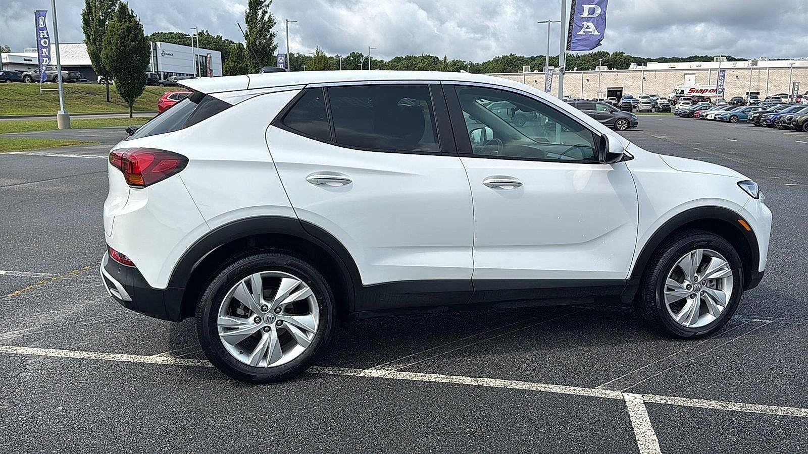 Used 2024 Buick Encore GX Preferred w/ Advanced Technology Package AWD/4WD image 4