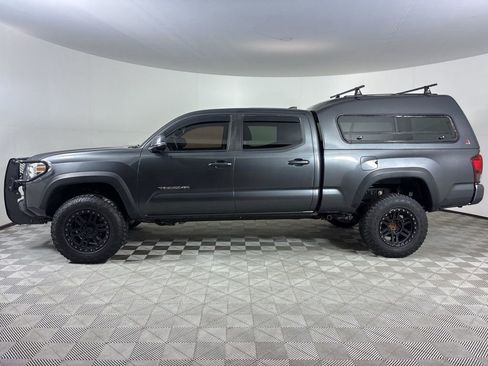 Used 2019 Toyota Tacoma TRD Off-Road image 2