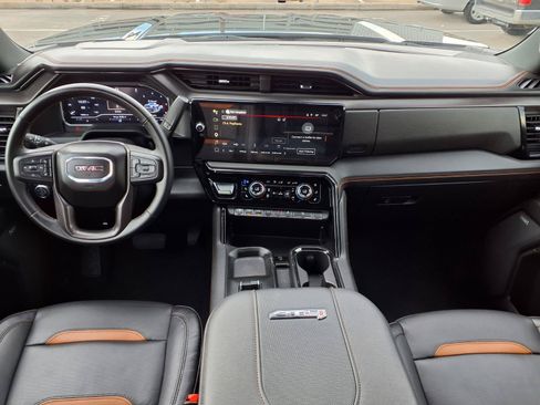 Used 2024 GMC Sierra 2500 AT4 w/ AT4 Premium Plus Package AWD/4WD image 4