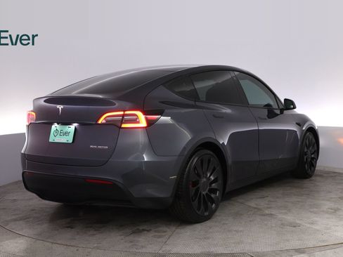 Used 2022 Tesla Model Y Performance AWD/4WD image 3