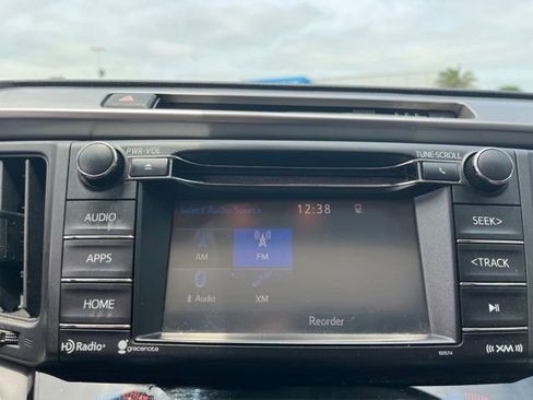 Used 2018 Toyota RAV4 XLE FWD image 22