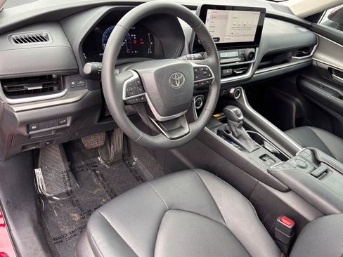 Used 2025 Toyota Grand Highlander FWD image 17