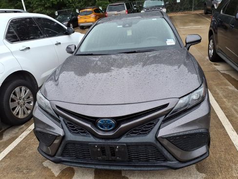 Certified 2021 Toyota Camry SE FWD image 3