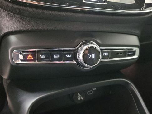 Certified 2024 Volvo XC40 B5 Core image 29