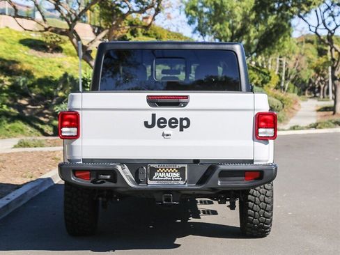 Used 2023 Jeep Gladiator Willys image 5