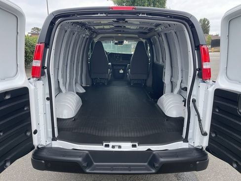 New 2026 GMC Savana 3500 w/ Driver Convenience Package RWD image 21