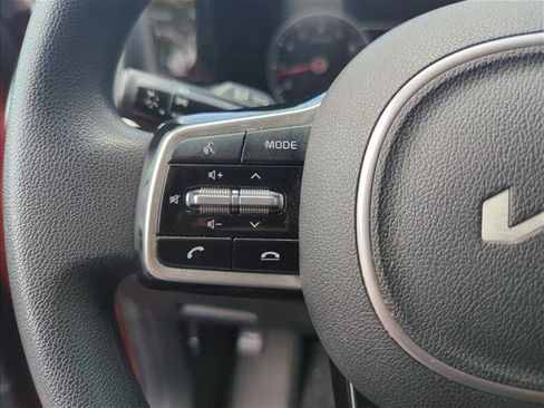 Used 2022 Kia Sorento LX FWD image 12