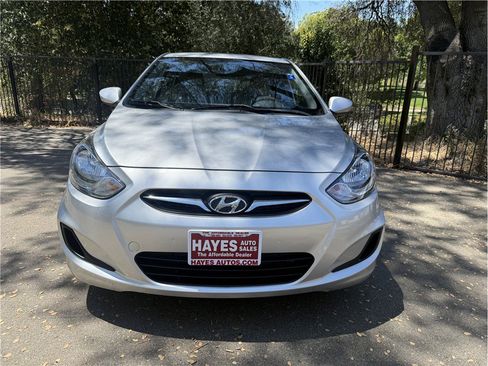 Used 2012 Hyundai Accent GLS FWD image 2