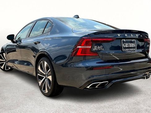 Used 2022 Volvo S60 B5 Momentum w/ Premium Package image 2