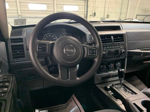 Used 2011 Jeep Liberty Sport image 4