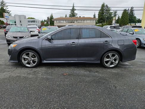 Used 2012 Toyota Camry SE w/ Leather Pkg FWD image 7