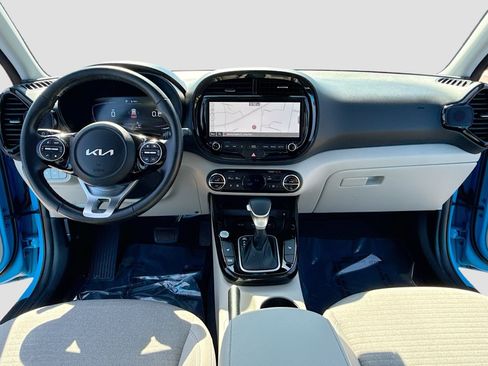 Used 2023 Kia Soul EX FWD image 3